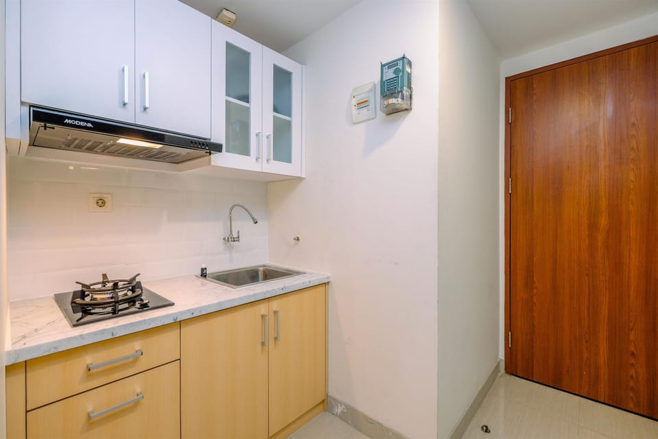 Deluxe Apartment | Private kitchen | Full-size fridge, stovetop, rice cooker, cookware/dishes/utensils