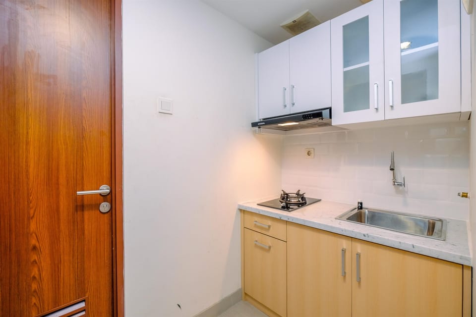 Deluxe Apartment | Private kitchen | Full-size fridge, stovetop, rice cooker, cookware/dishes/utensils