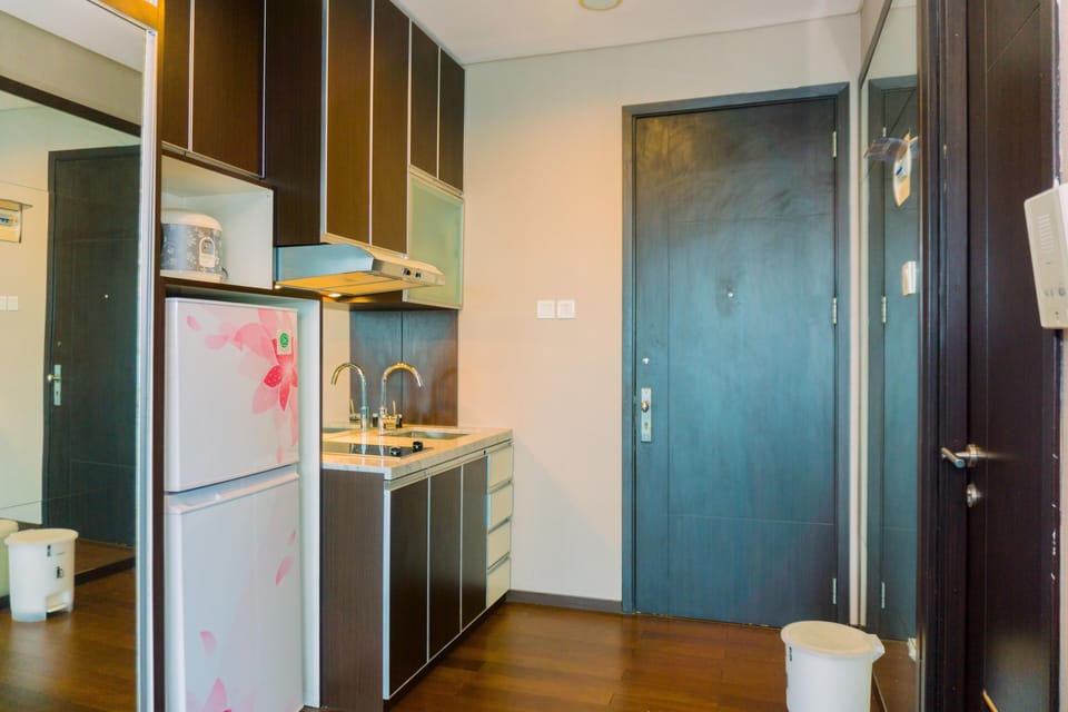 Deluxe Apartment | Private kitchen | Full-size fridge, stovetop, rice cooker, cookware/dishes/utensils