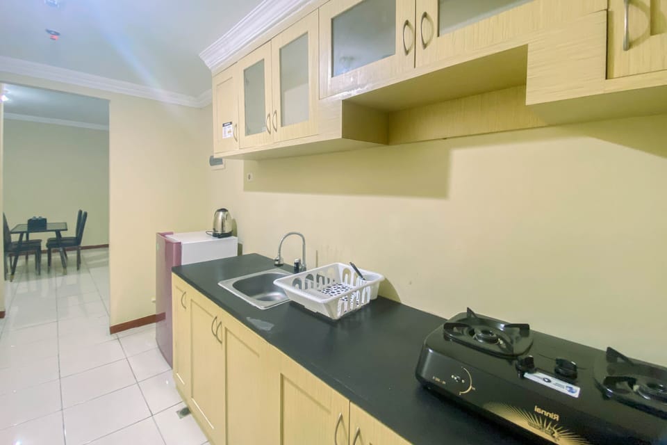 Deluxe Apartment | Private kitchen | Full-size fridge, stovetop, rice cooker, cookware/dishes/utensils