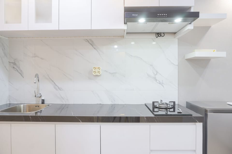 Deluxe Apartment | Private kitchen | Full-size fridge, stovetop, rice cooker, cookware/dishes/utensils