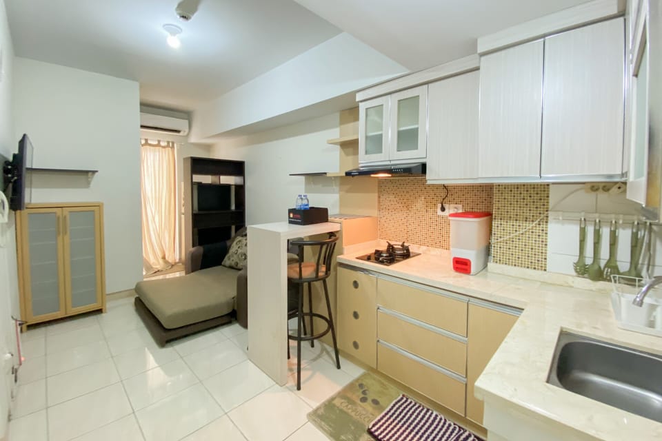 Deluxe Apartment | Private kitchen | Full-size fridge, stovetop, rice cooker, cookware/dishes/utensils