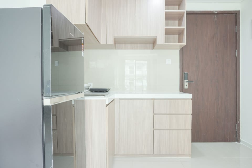 Deluxe Apartment | Private kitchen | Full-size fridge, stovetop, rice cooker, cookware/dishes/utensils