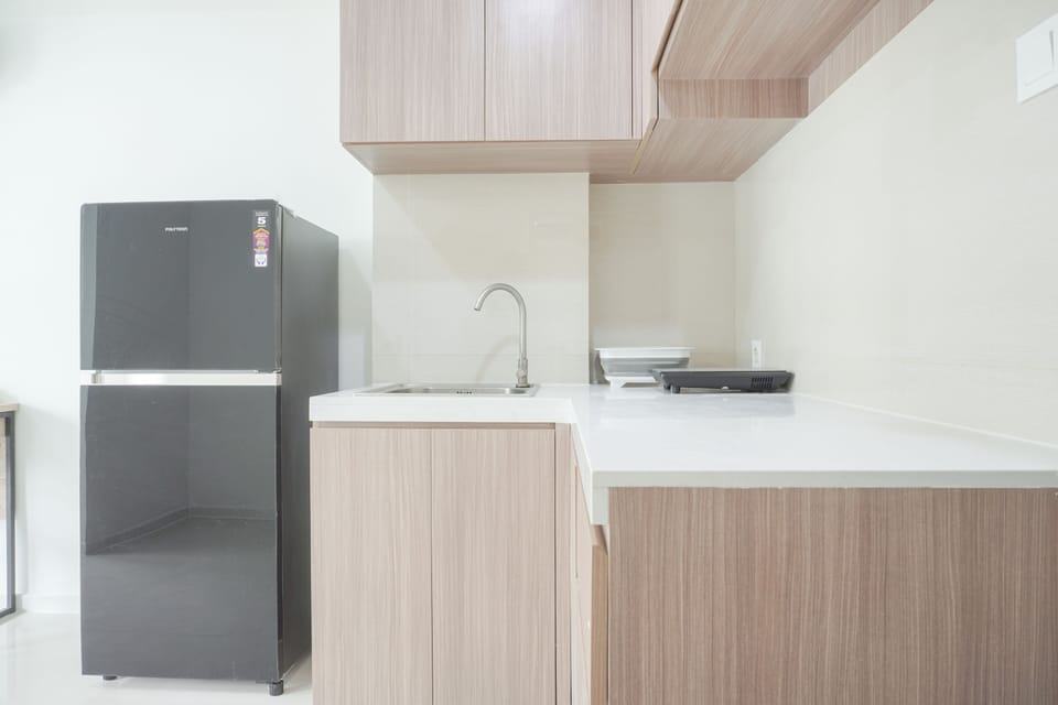 Deluxe Apartment | Private kitchen | Full-size fridge, stovetop, rice cooker, cookware/dishes/utensils