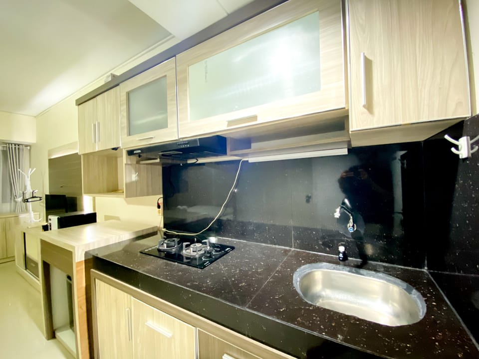 Deluxe Apartment | Private kitchen | Full-size fridge, stovetop, rice cooker, cookware/dishes/utensils