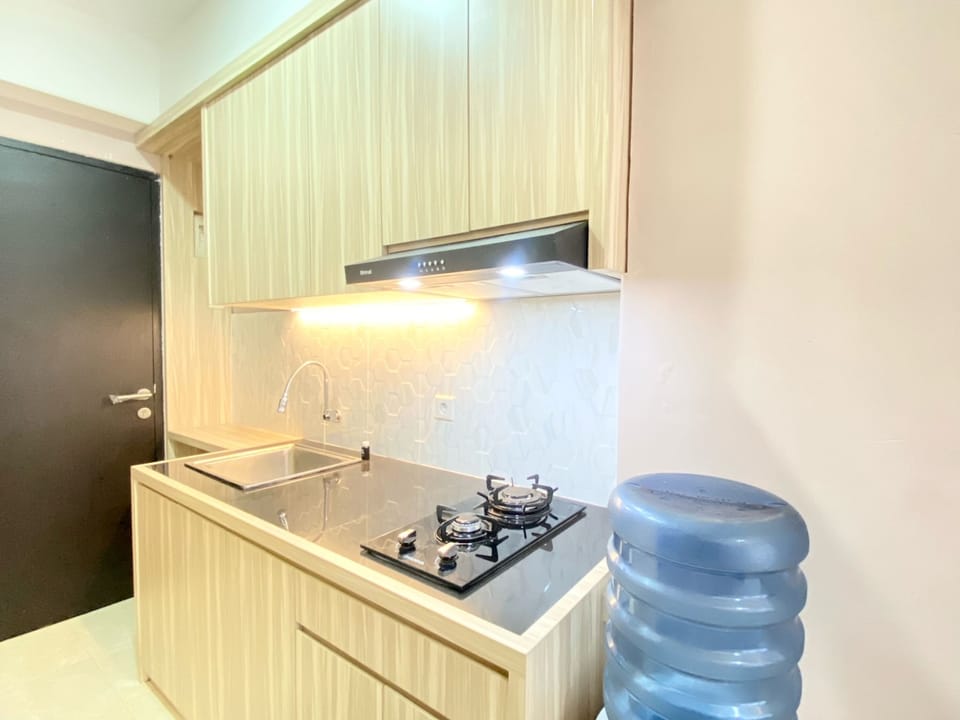 Deluxe Apartment | Private kitchen | Full-size fridge, stovetop, rice cooker, cookware/dishes/utensils