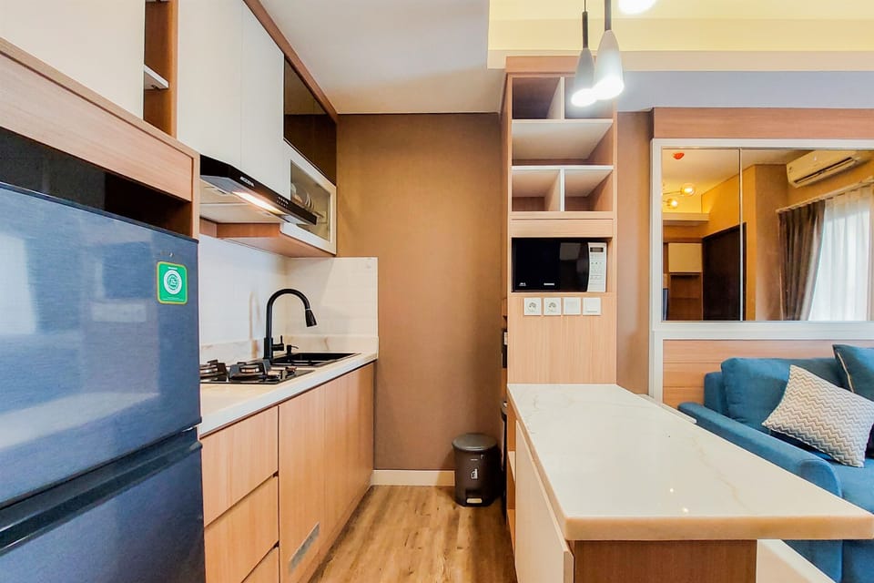 Deluxe Apartment | Private kitchen | Full-size fridge, stovetop, rice cooker, cookware/dishes/utensils
