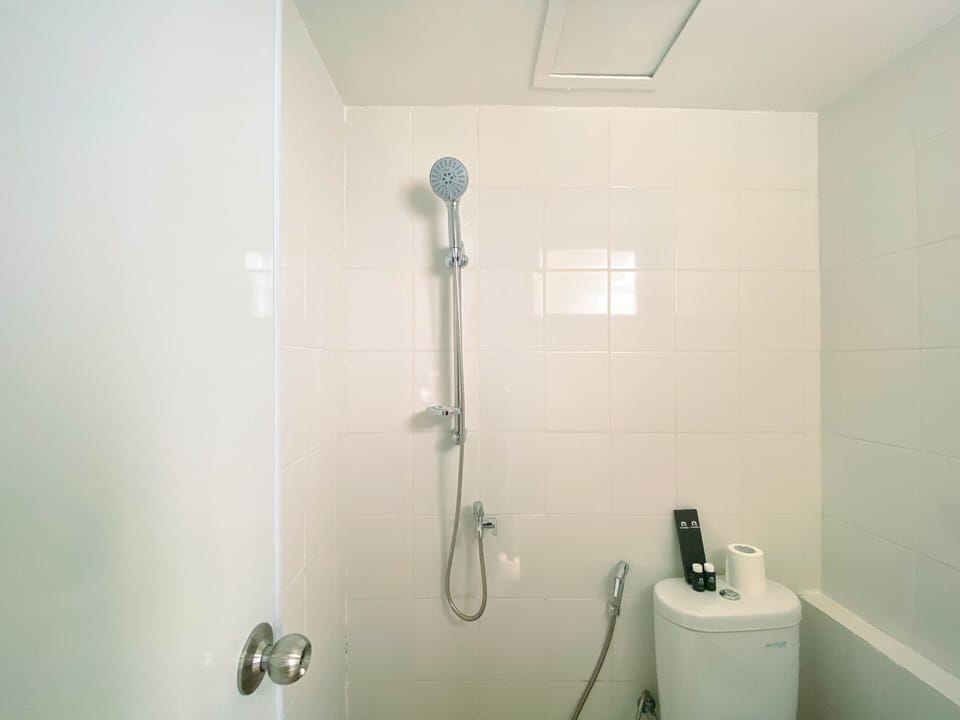 Deluxe Apartment | Bathroom