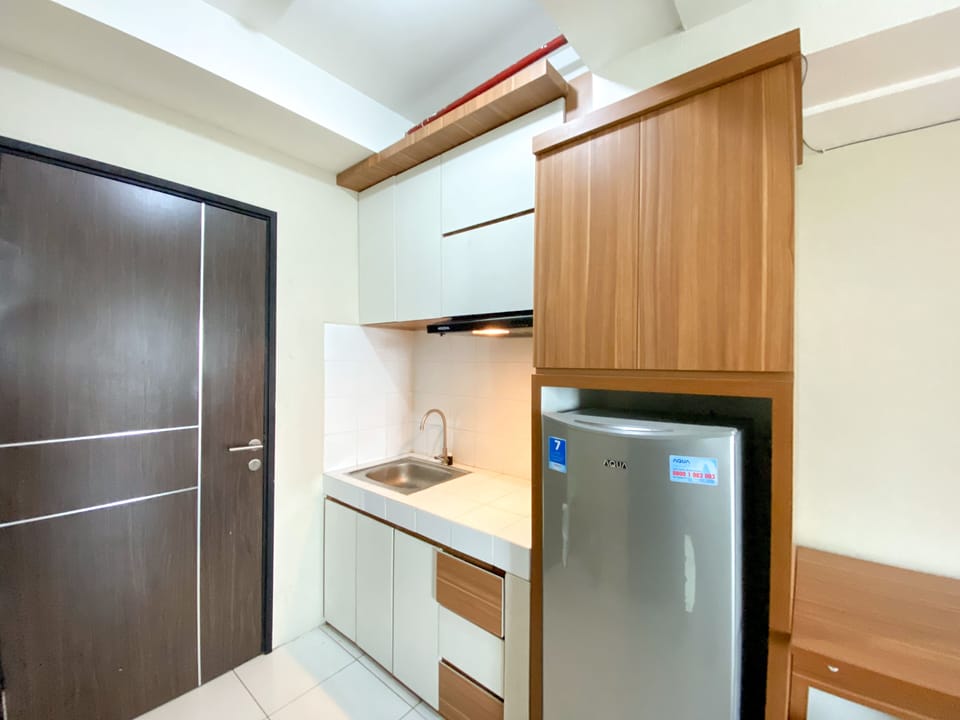 Deluxe Apartment | Private kitchen | Full-size fridge, stovetop, rice cooker