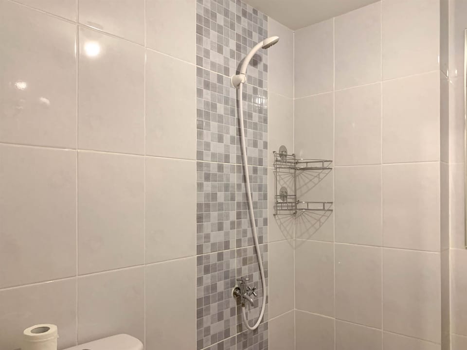 Standard Apartment | Bathroom
