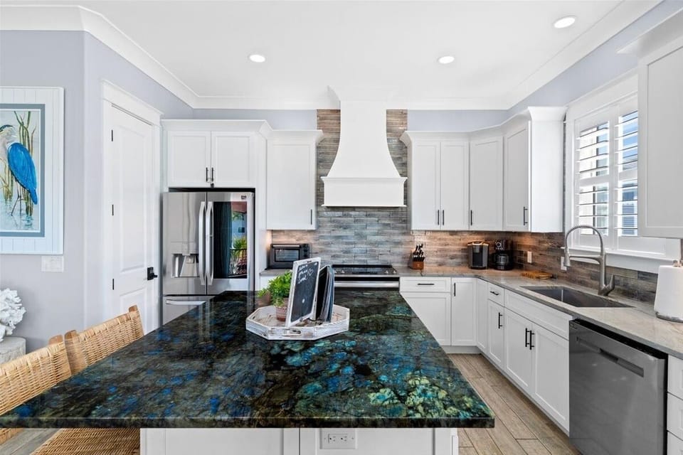 House, 6 Bedrooms | Private kitchen | Fridge, oven, coffee/tea maker, toaster