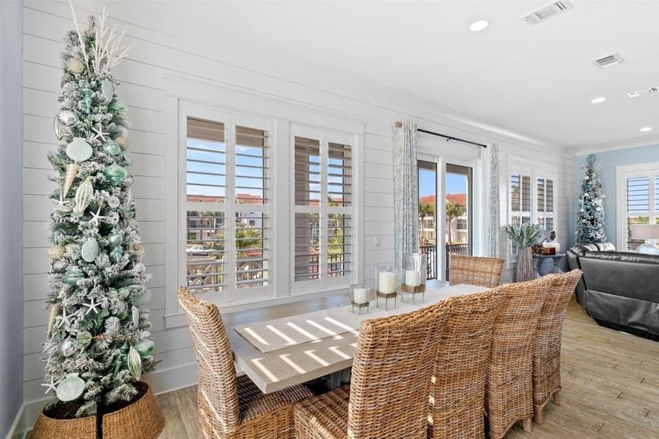 House, 6 Bedrooms | Dining