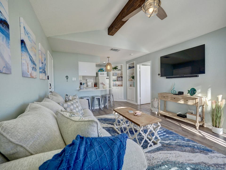 Newly Renovated Chic & Cozy Living Room with Sofa Bed, Bistro Table and Smart TV