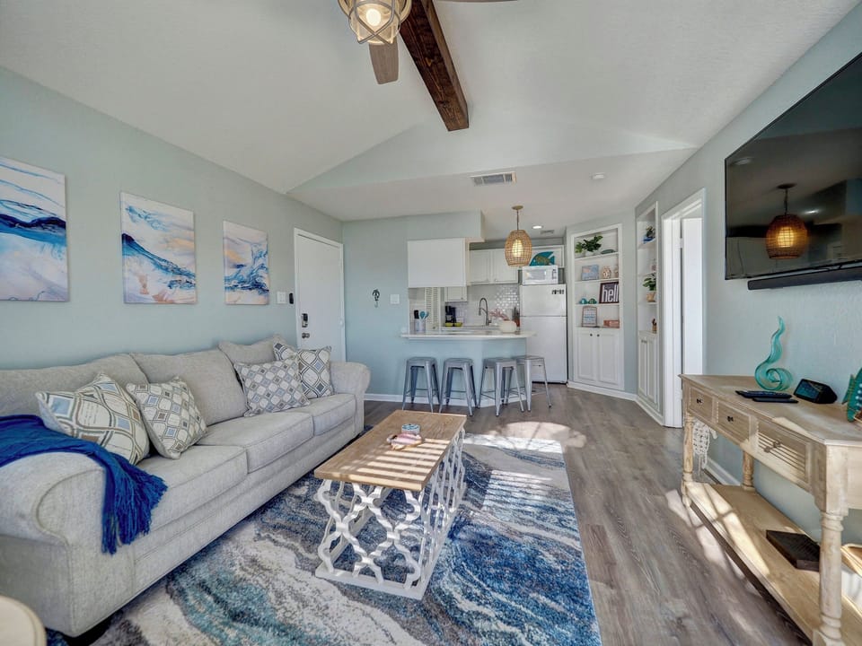 Newly Renovated Chic & Cozy Living Room with Sofa Bed, Bistro Table and Smart TV