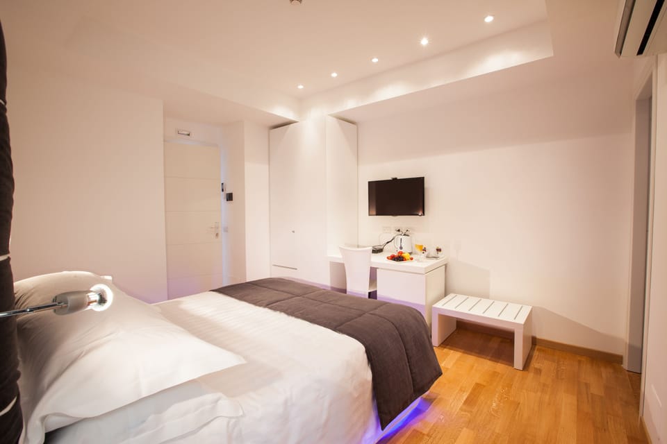Deluxe Double Room, 1 King Bed | Egyptian cotton sheets, premium bedding, down comforters
