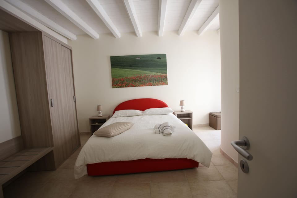 Deluxe Room | Frette Italian sheets, premium bedding, down comforters, in-room safe