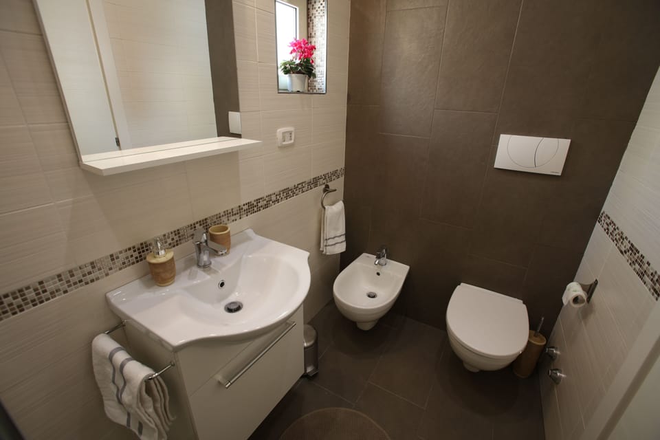 Deluxe Room | Bathroom