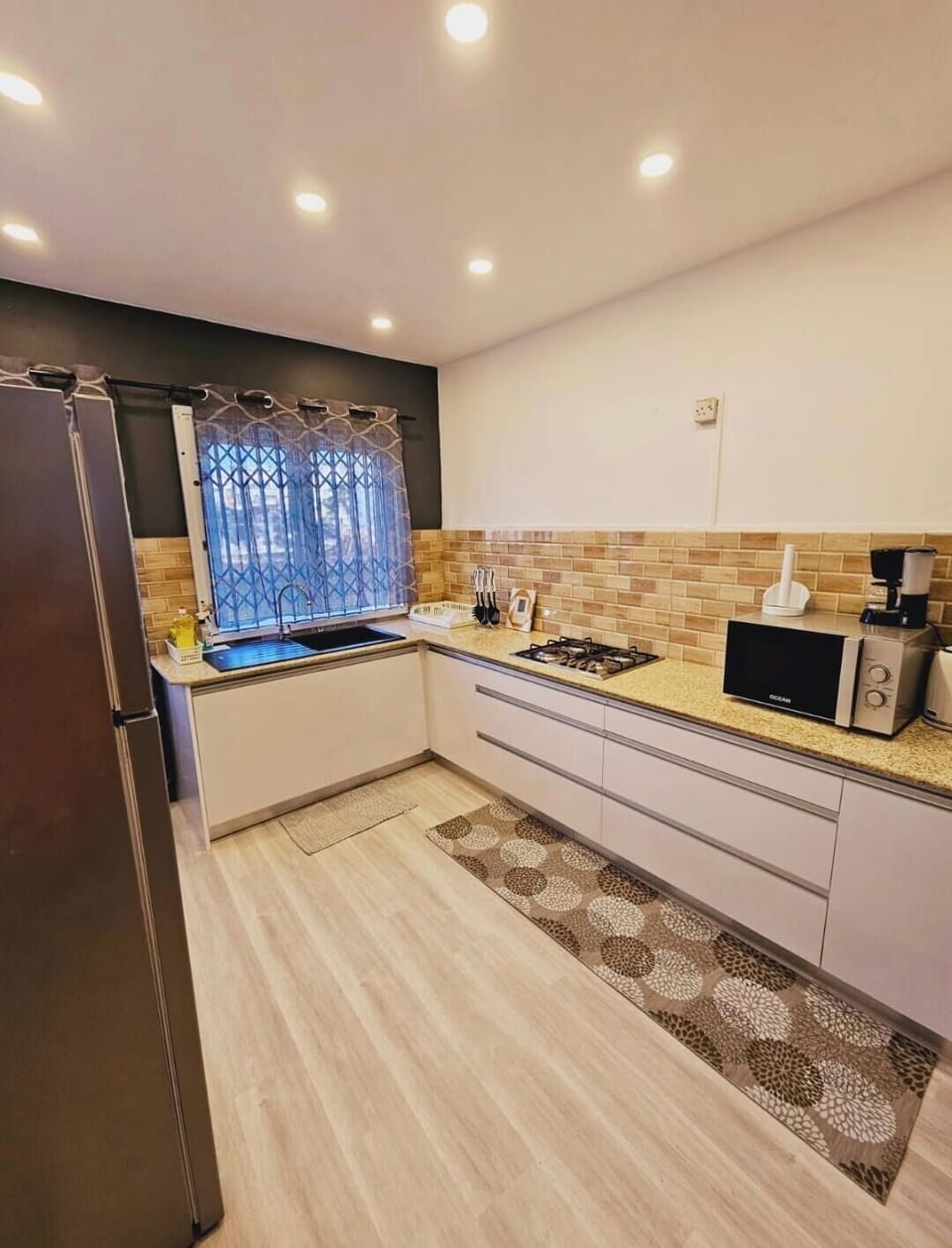 Apartment | Private kitchen | Fridge, microwave, oven, stovetop