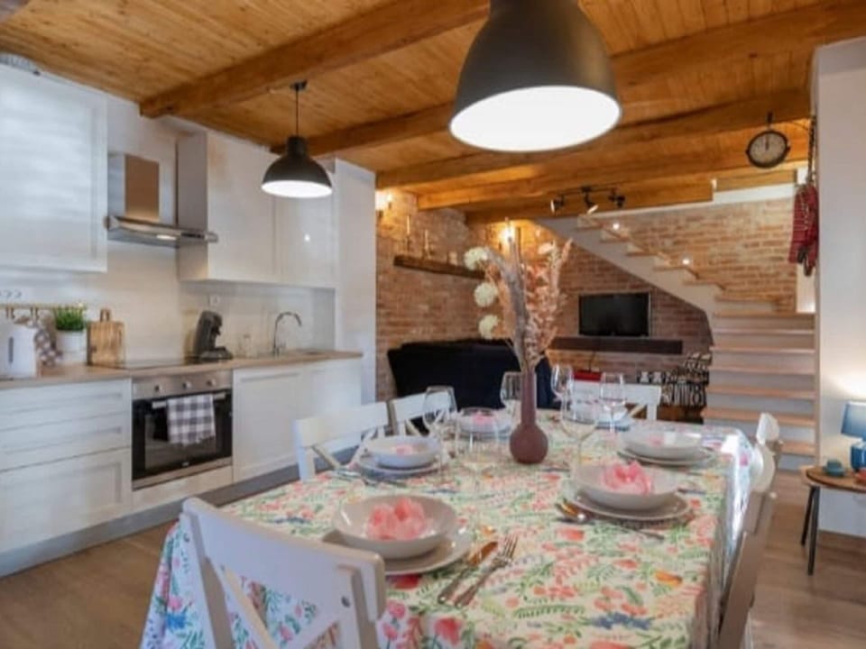 House | Private kitchen | Electric kettle, highchair