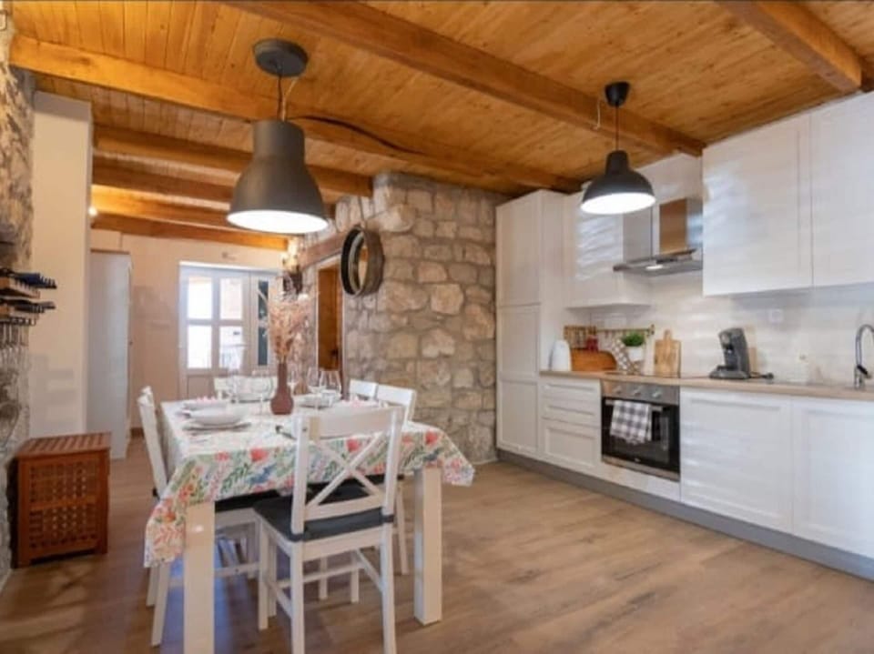 House | Private kitchen | Electric kettle, highchair