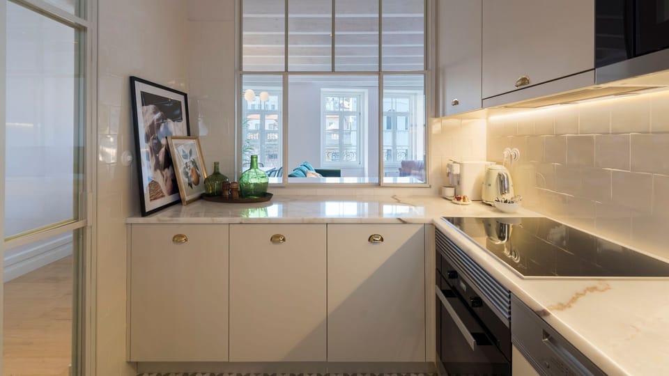 Lovely kitchenette, equipped with high-quality appliances and every supply you might need to prepare your homemade meals #modern #wonderful #lovelystay #airbnbporto