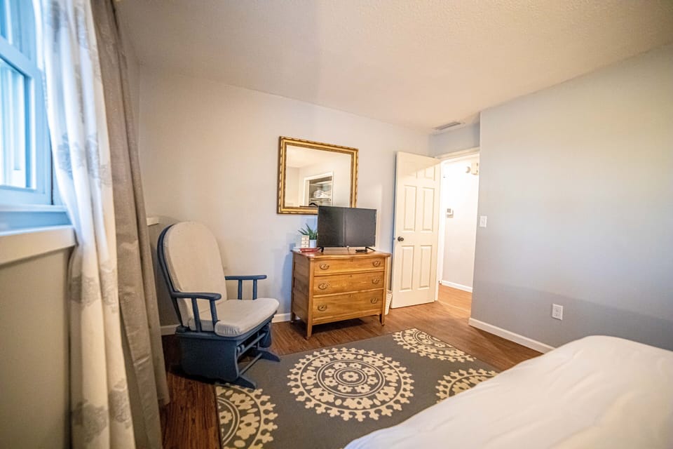 Master Bedroom (2)