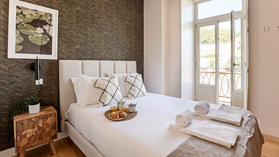 Beautifully decorated bedroom, with a comfortable double bed and lots of natural light. Towels and linen are provided for your convenience #cozy #lovely