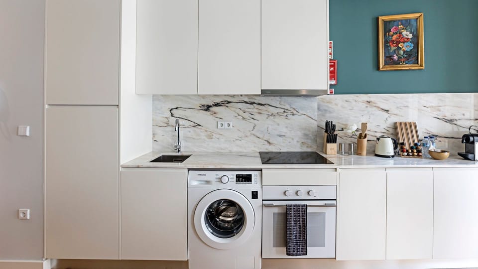 Fully equipped kitchenette with an oven, stove, electric kettle, coffee machine, toaster and fridge. There's also a washing machine #cooking #lovelystay