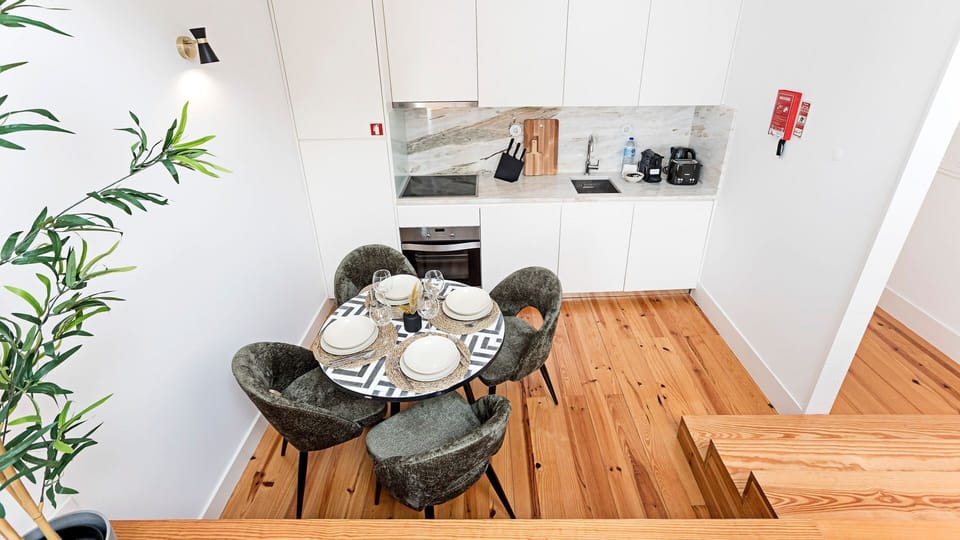 Overview of the dining area + kitchenette
