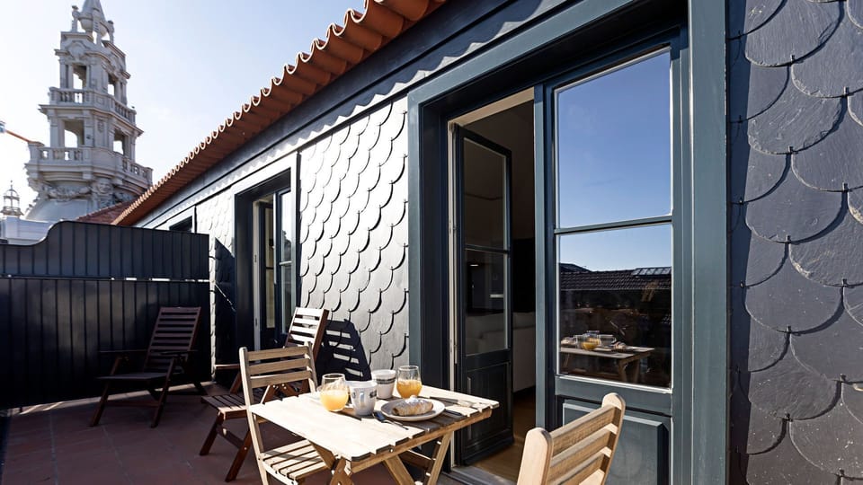 Lovely balcony where you can enjoy a glass of wine and the beautiful views #balcony #views