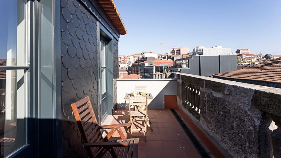 The balcony has magnificient views over the city