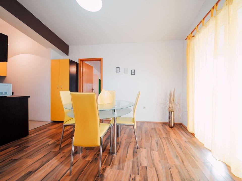 Apartment | Dining