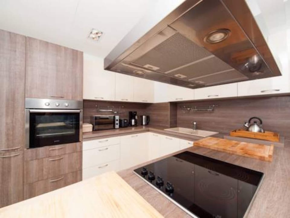 Apartment | Private kitchen | Fridge, microwave, oven, stovetop