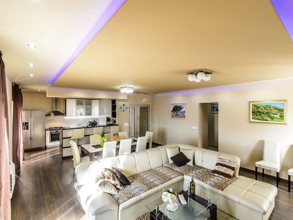 Villa | Living area