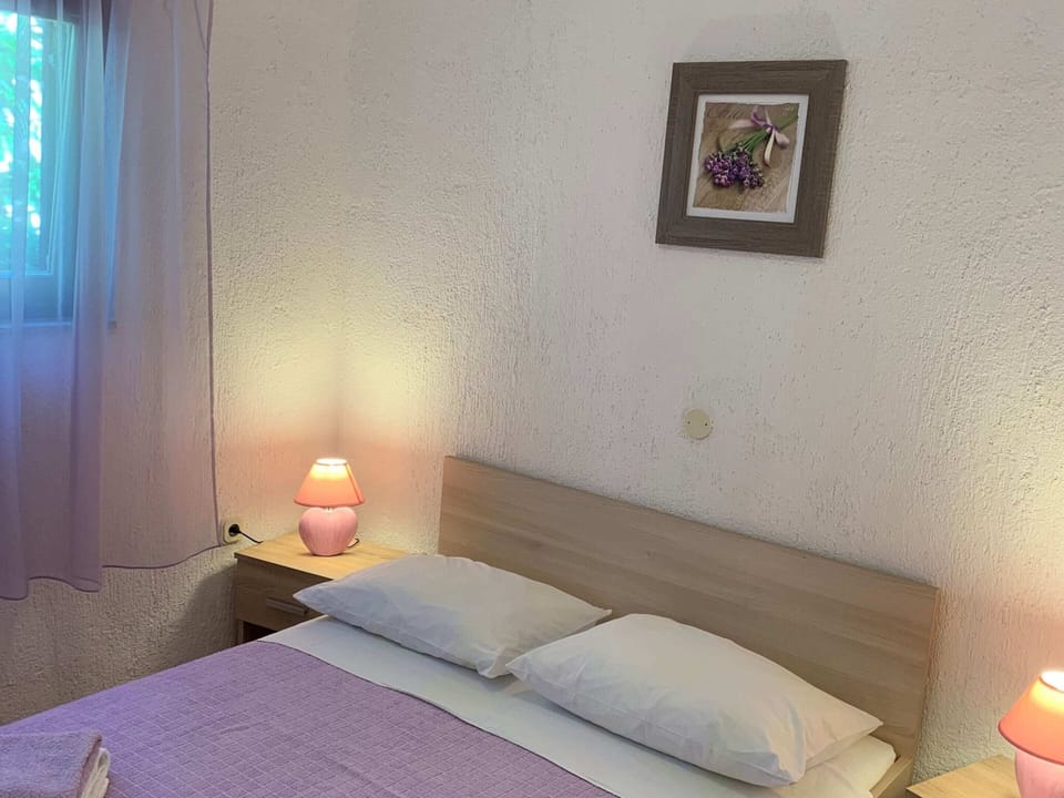 Apartment | 1 bedroom, bed sheets