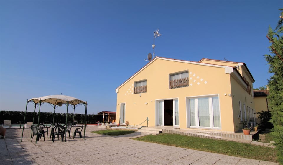 Villa | Exterior