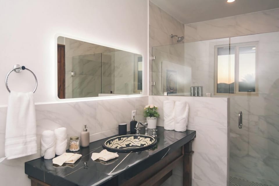 Junior Room | Bathroom | Shower, hair dryer, bathrobes, towels