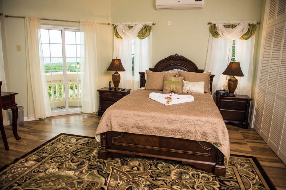 En-Suite Queen Bedroom with Private Balcony Access