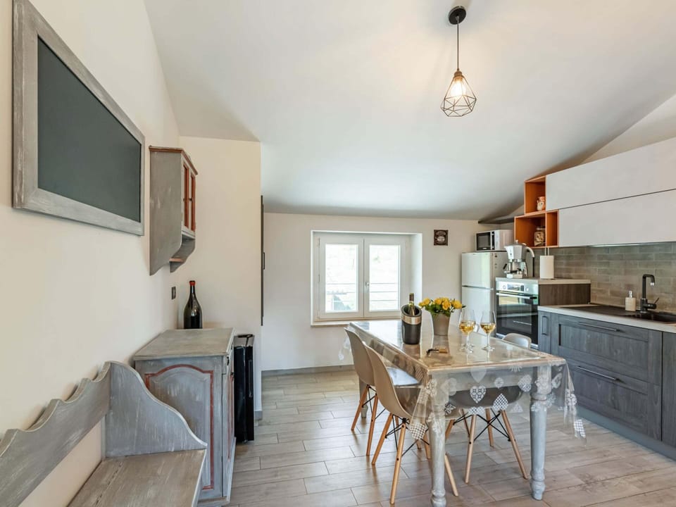 Apartment | Dining