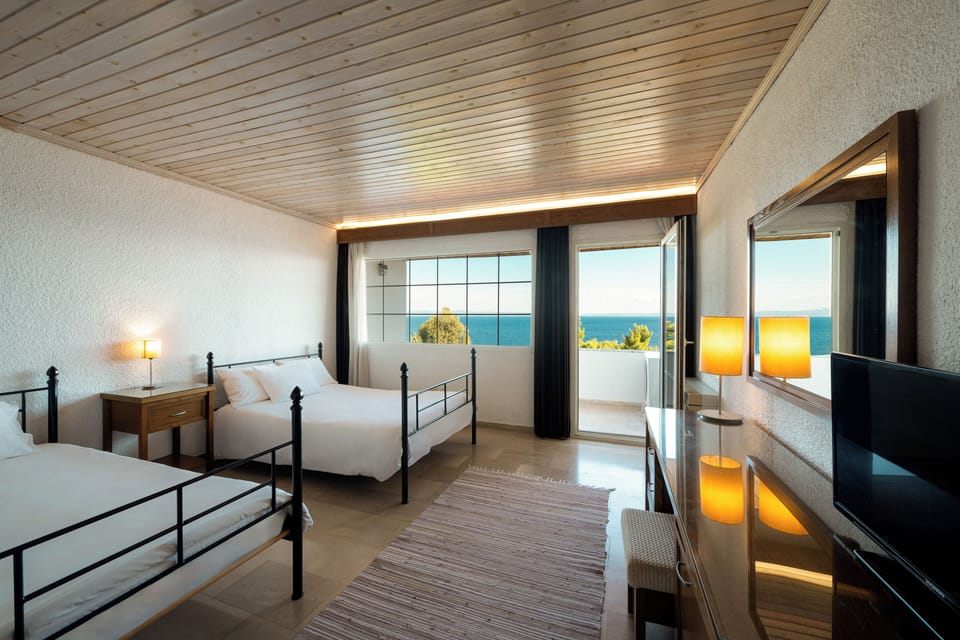 Junior Suite Sea View | Minibar, in-room safe, desk, free WiFi