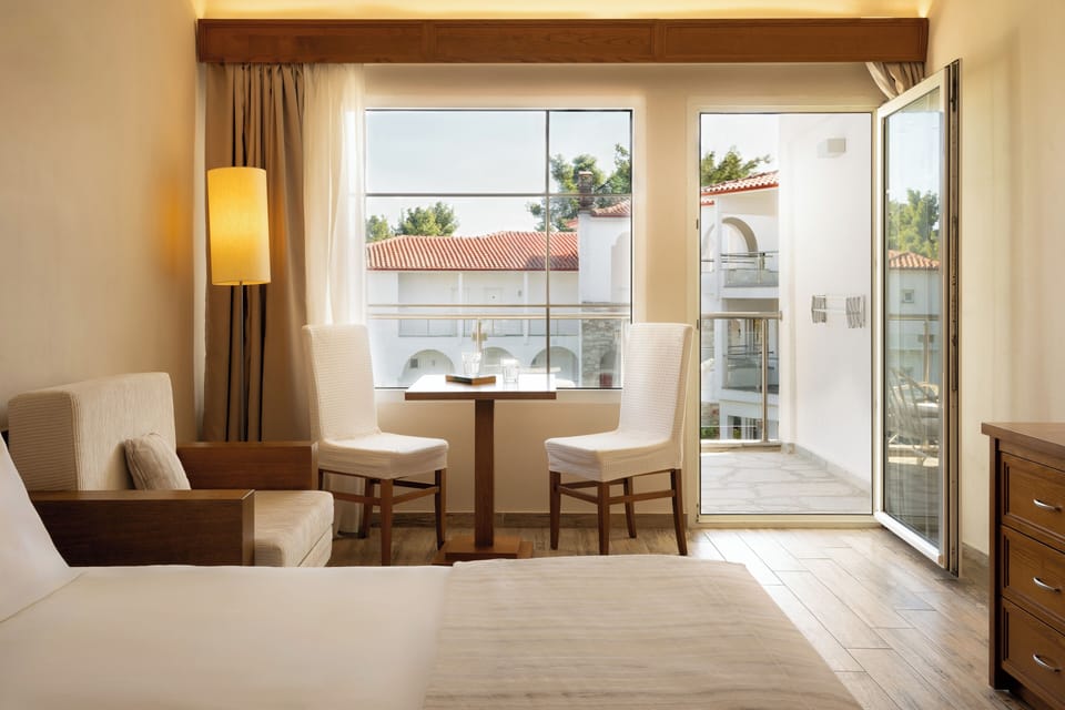 Minibar, in-room safe, desk, free WiFi