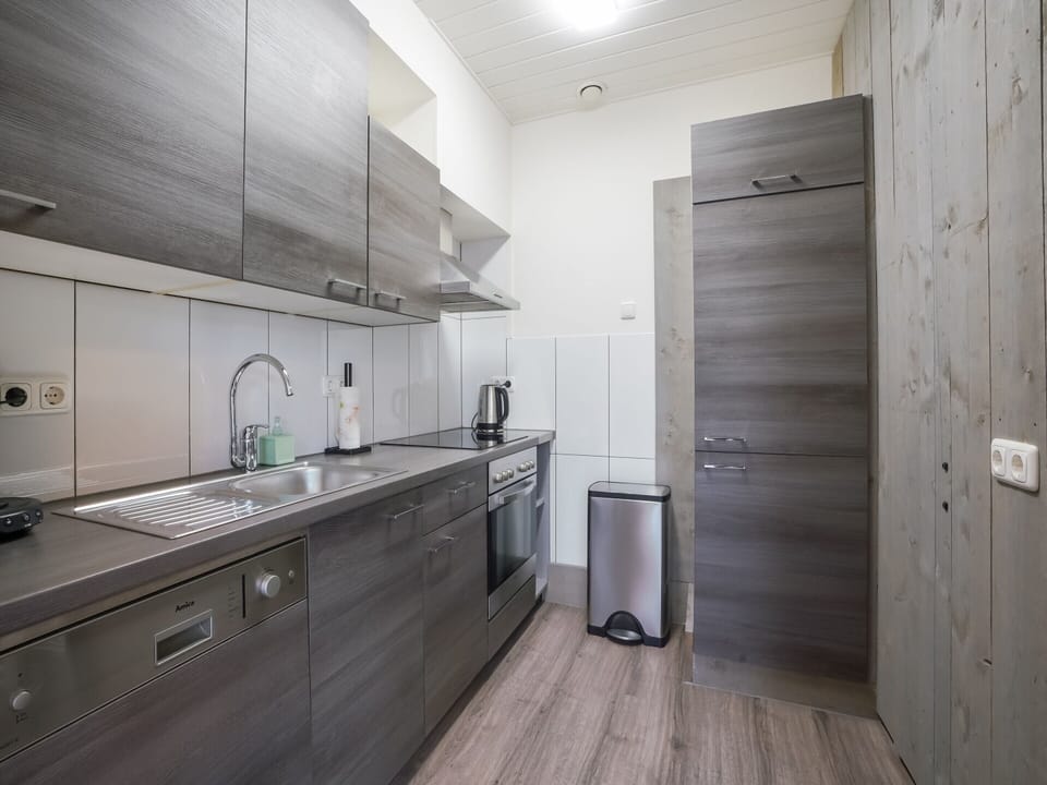 House | Private kitchen | Stovetop, dishwasher