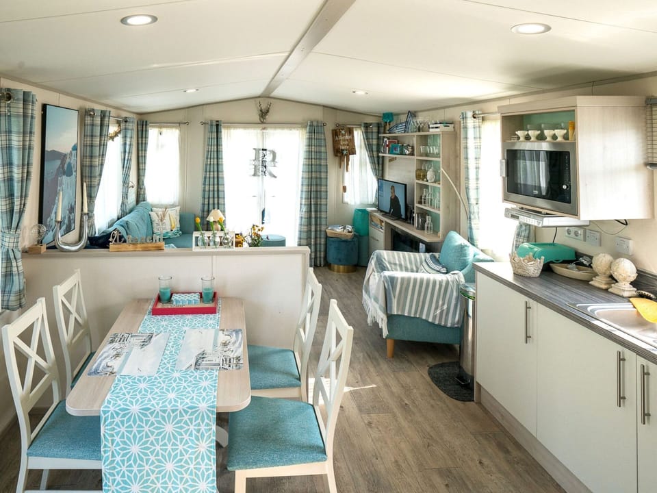 Chalet | Dining