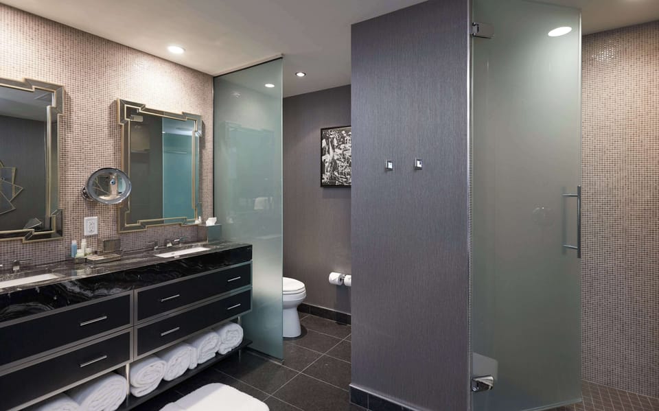 Suite, 1 Bedroom (Performer) | Bathroom | Jetted tub, rainfall showerhead, designer toiletries, hair dryer