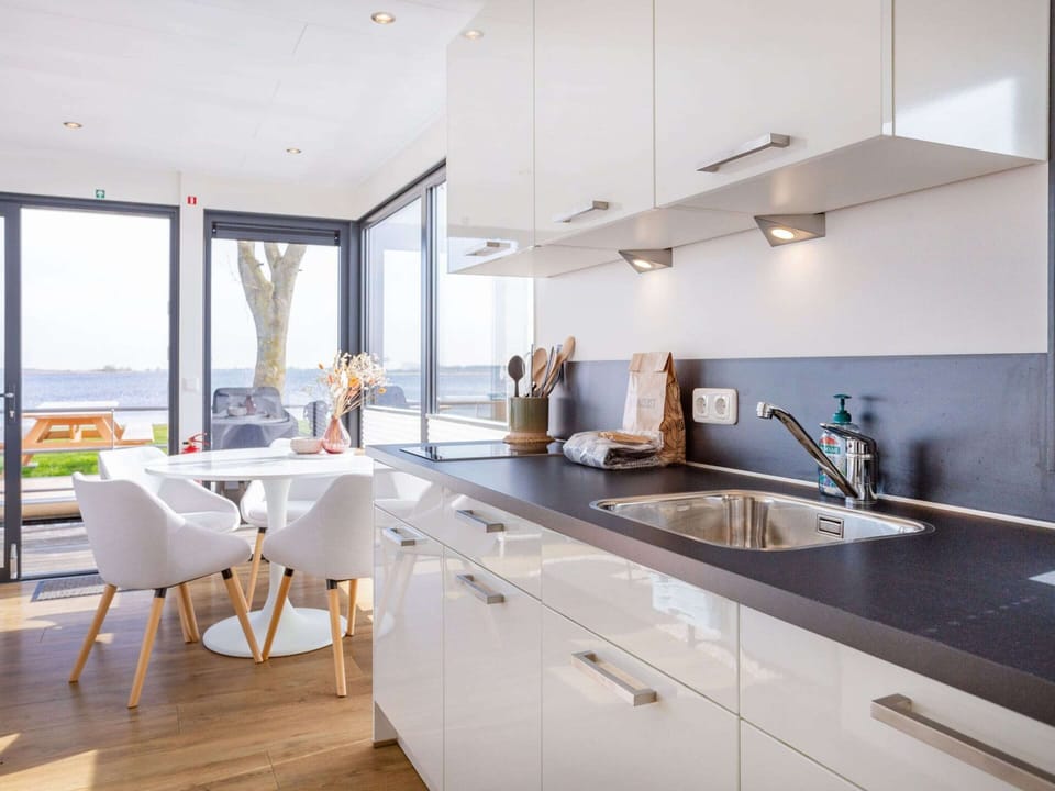 Mobile Home | Private kitchen | Highchair