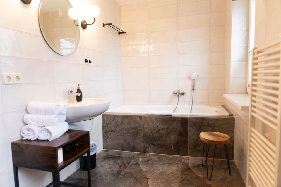 Superior Double Room, Ensuite (Zimmer "Compagnon") | Bathroom