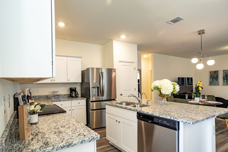 Fully equipped kitchen with pantry