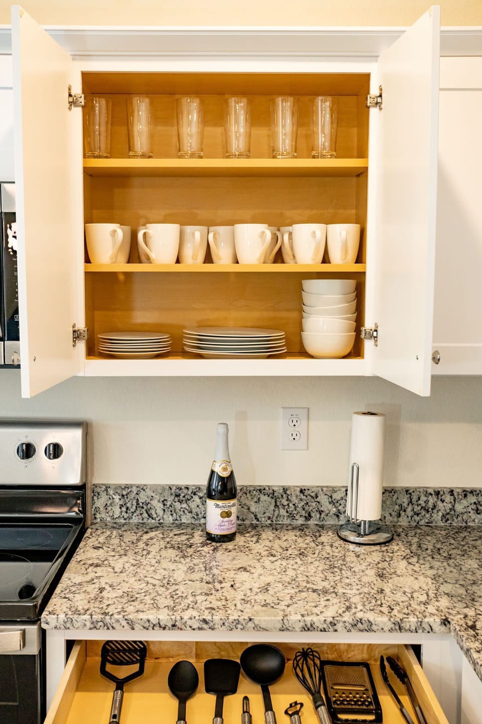 Fully equipped kitchen with pantry