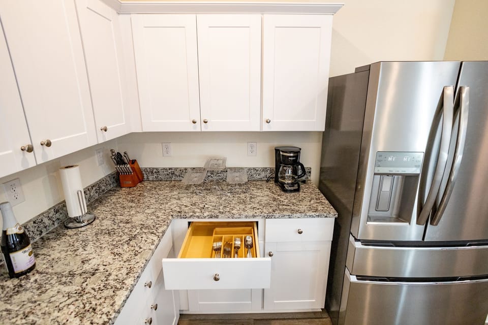 Fully equipped kitchen with pantry
