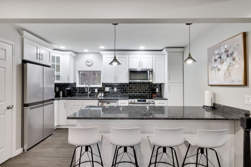 Kitchen w/ brand new stainless steel appliances 